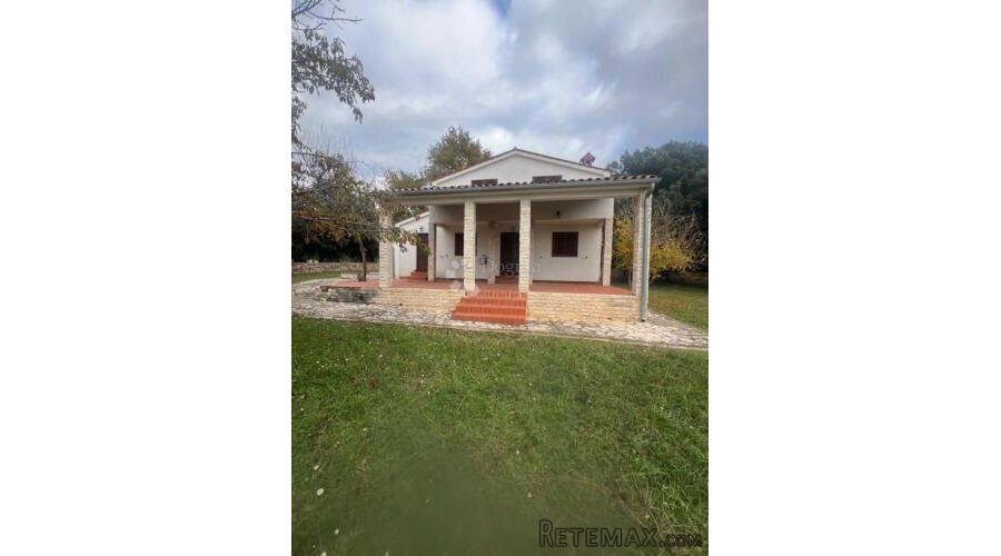 Kuća i prostrano zemljište 11.090 m2