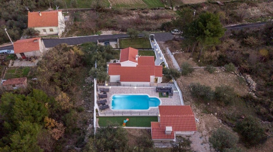 Prodaje se prekrasna kuća u blizini Omiša - 8