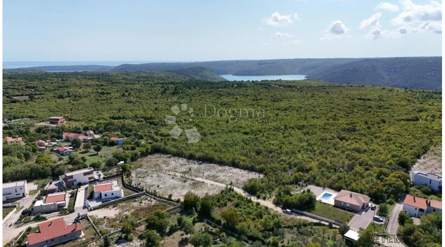 GRAĐEVINSKO ZEMLJIŠTE NADOMAK MORA! Okolica Labina
