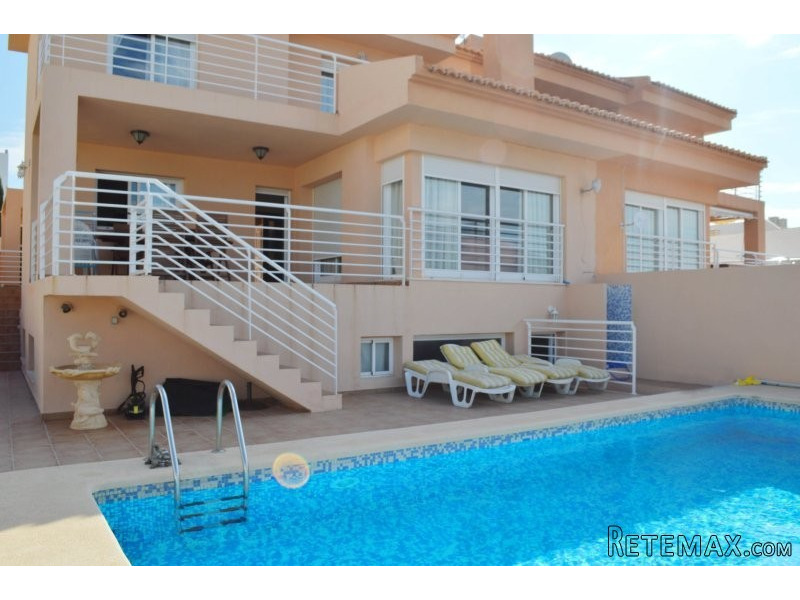 Semi-detached villa with panoramic views
