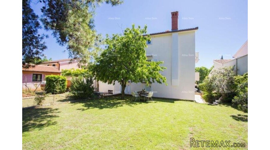 Na prodaju kuća s apartmanima u Štinjanu.