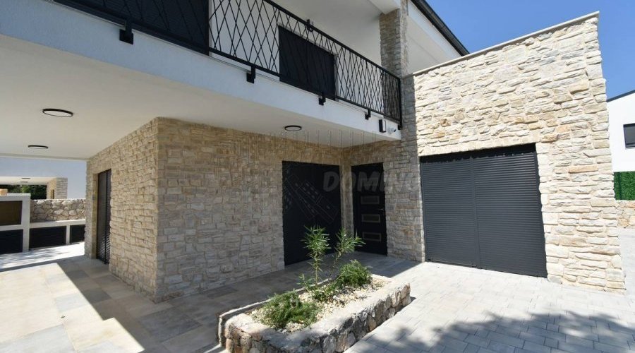 Prekrasna nova kuća-okolica Malinske - 11