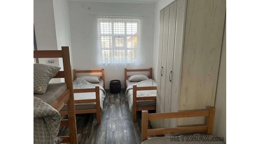 Izdajem smestaj za radnike Jarkovci-Indjija - 2