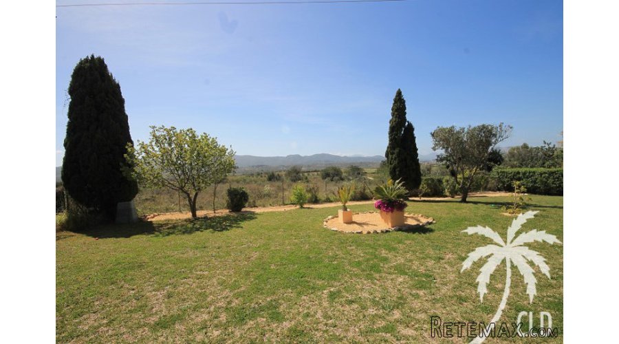 This substantial Montgo property currently possesses 4.. - 3