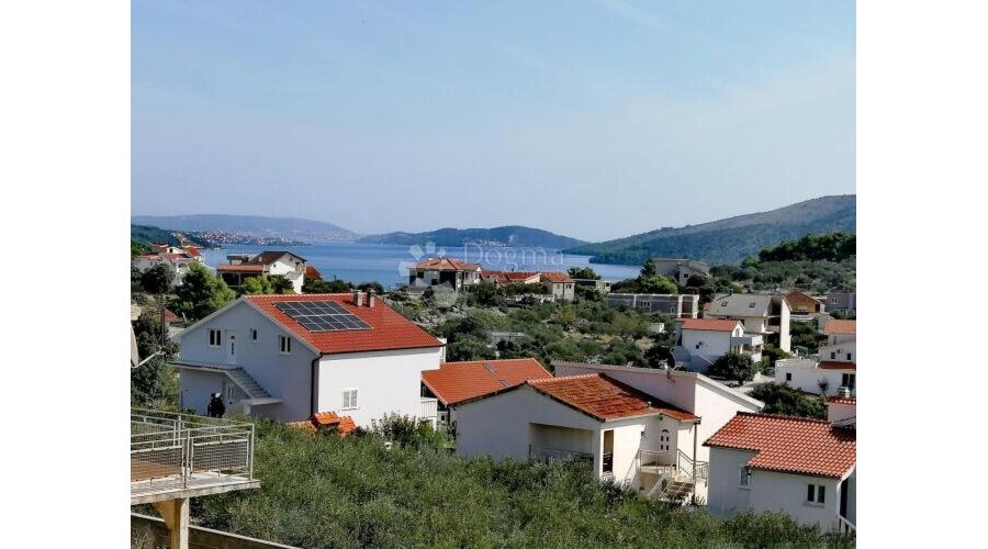 MARINA, kuća sa 4 apartmana i predivnim pogledom na more