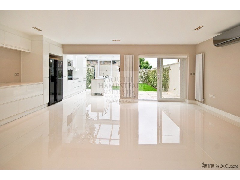 3 Court Close