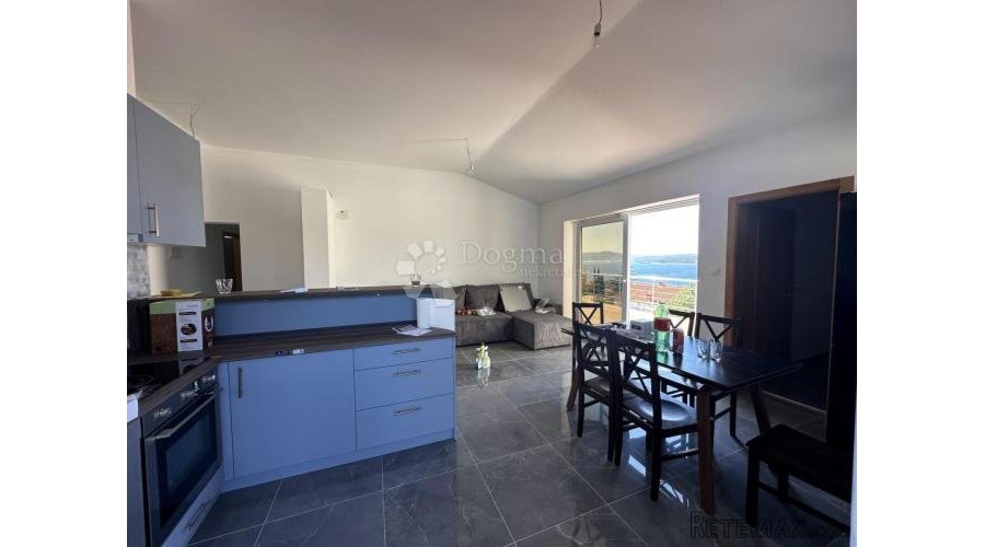 Kuća sa 6 apartmana 550m2 u blizini mora