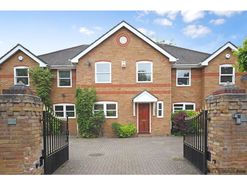4 bedroom terraced house to rent