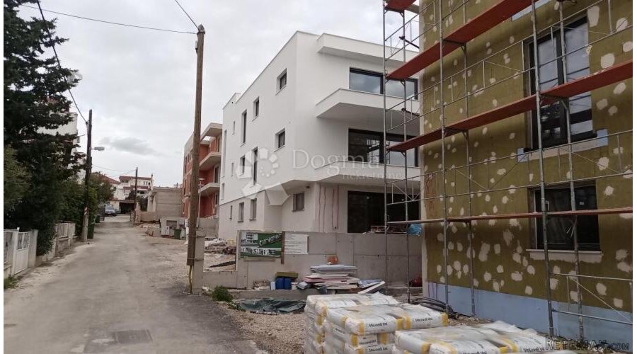 PREKRASAN STAN U VODICAMA, DALMACIJA, VAŠA OAZA U SRCU GRADA - 2