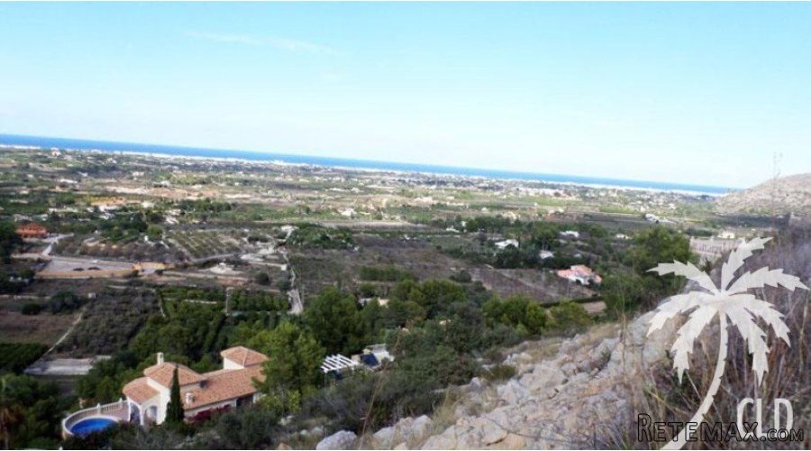 Well located building plot with a surface of 1,350 m2.. - 2