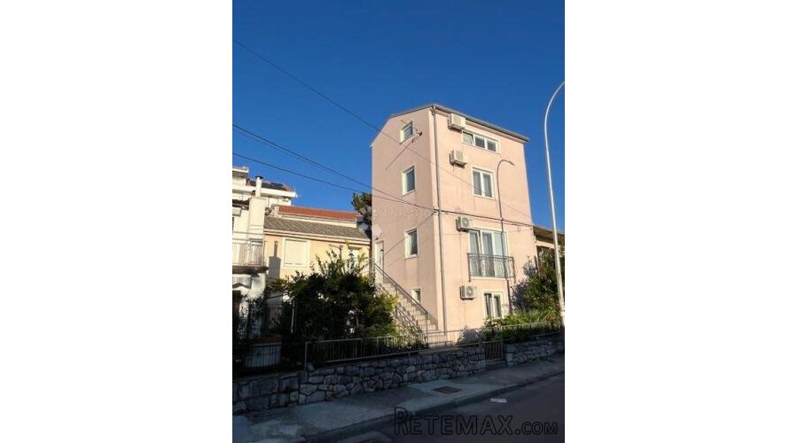 Selce,dvije kuće nadomak centra
