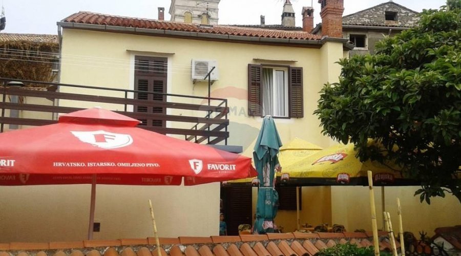 Istra, Buje, restoran s trosobnim stanom - prilika!