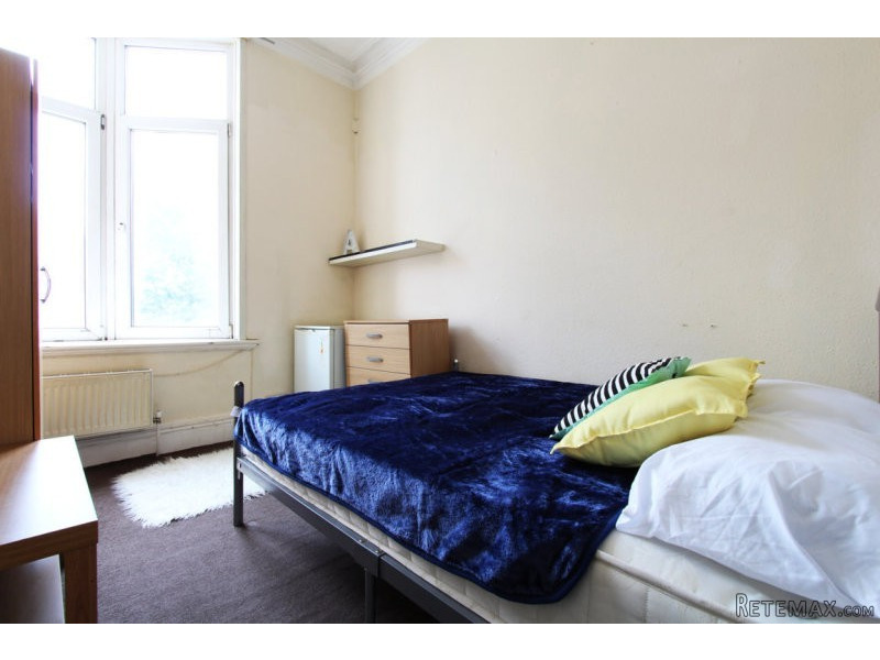 Single with single bed near Kilburn..