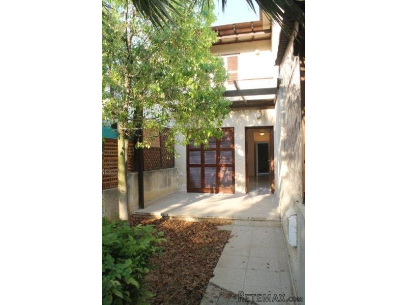 2 Bedroom Terrace House For Rent Near..