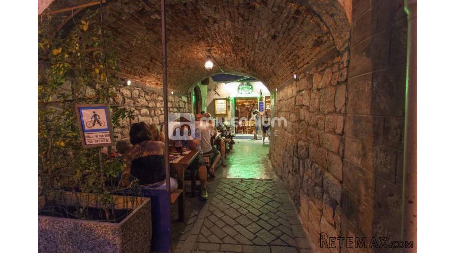 Otok Cres, Grad Cres, kuća s restoranom, apartmanima i.. - 3