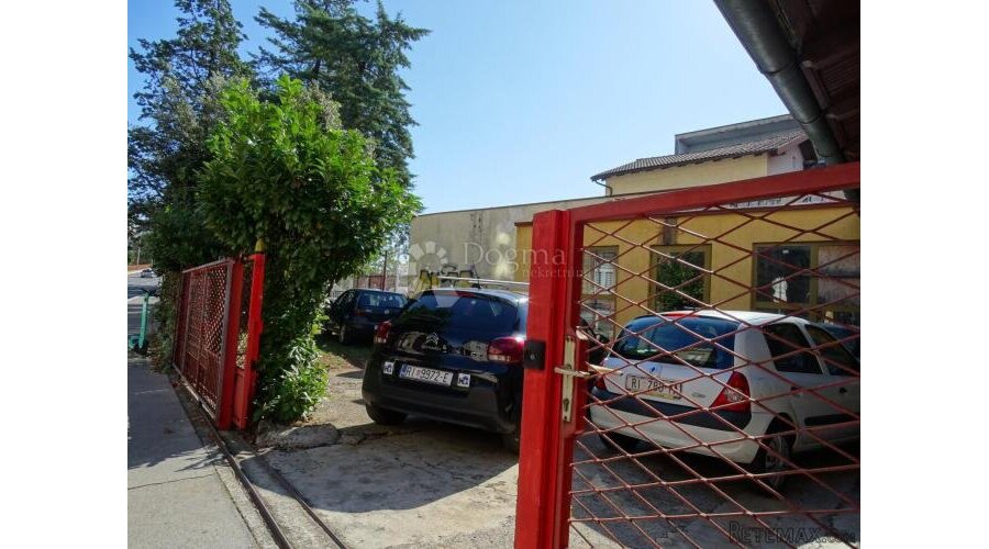 Poslovni prostor blizu Centra s parkingom !