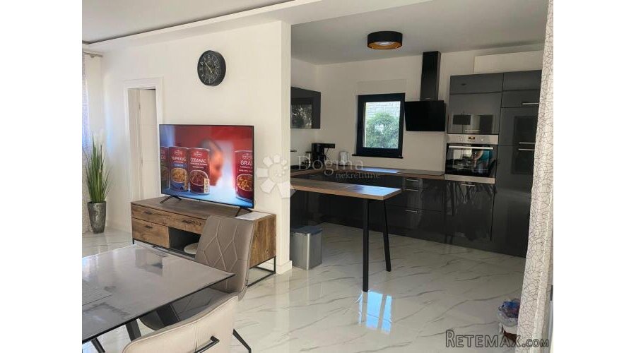 SRIMA - luksuzna apartmanska kuća nadomak mora