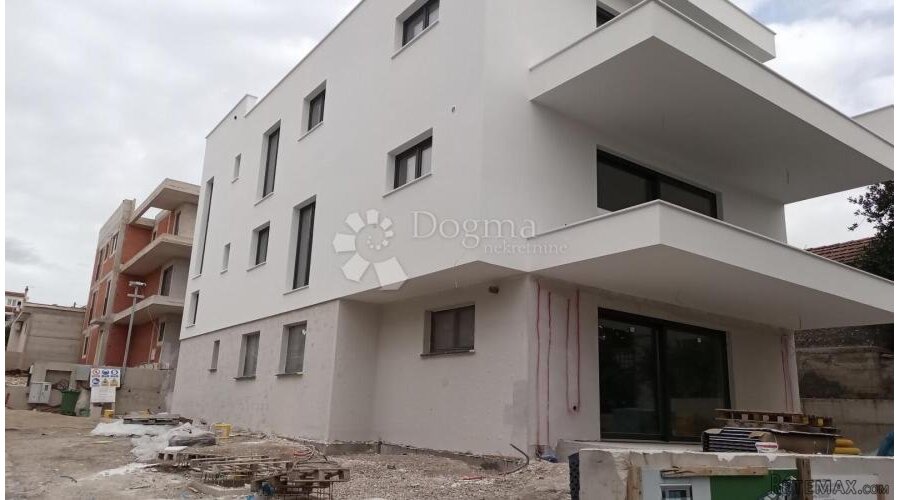 PREKRASAN STAN U VODICAMA, DALMACIJA, VAŠA OAZA U SRCU GRADA - 2