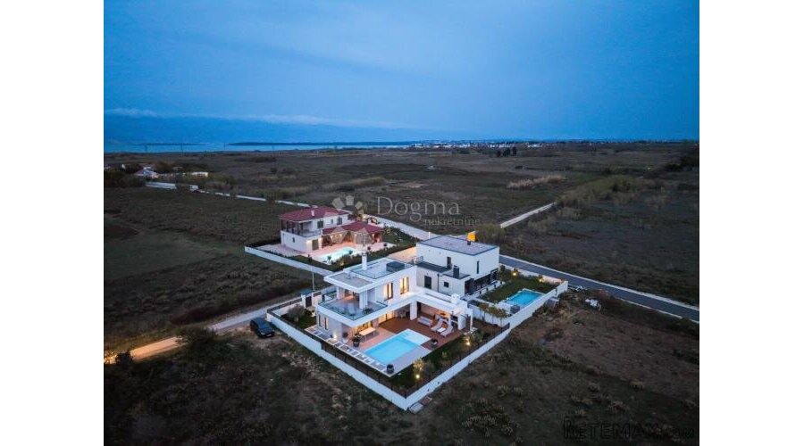 Luksuzna vila u Privlaci s pogledom na more i uređenim vrtom - 2