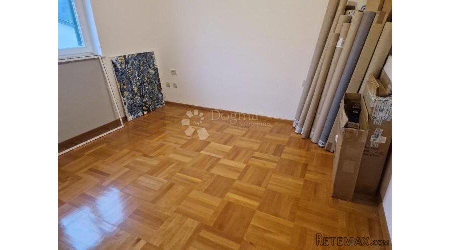 Odličan stan sa garažom - 2