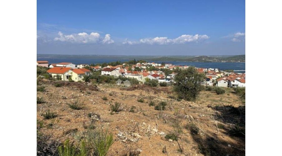 BILICE KOD ŠIBENIKA GRAĐEVINSKO ZEMLJIŠTE 5000 m2