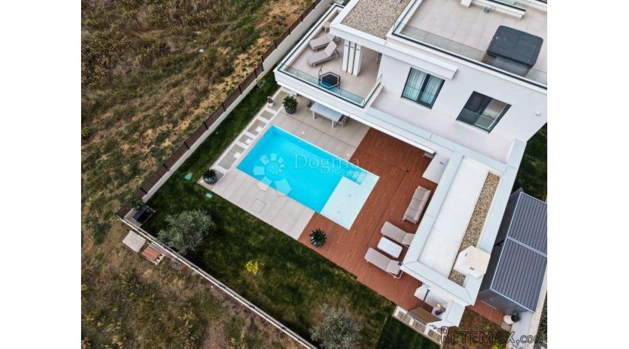 Luksuzna vila u Privlaci s pogledom na more i uređenim vrtom - 3