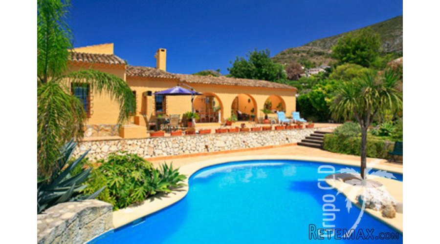This finca, with a refreshingly practical floor-plan..