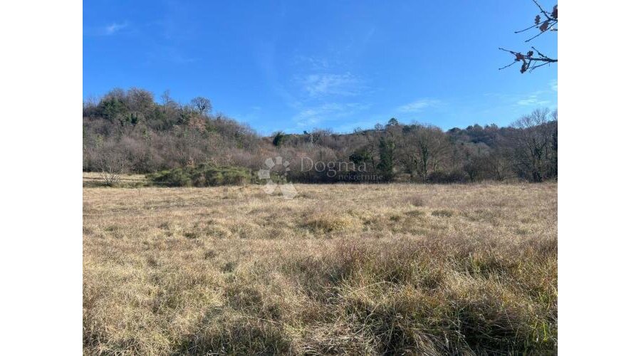 GRAĐEVINSKO ZEMLJIŠTE 1250 m2
