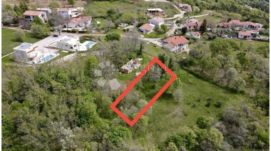 Gađevinsko zemljište okruženo prirodom, struja i voda na par - 2