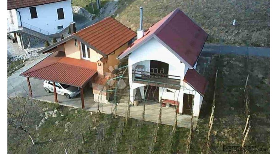 Dvije vikendice sa vinogradom na brijegu iznad Krapine!