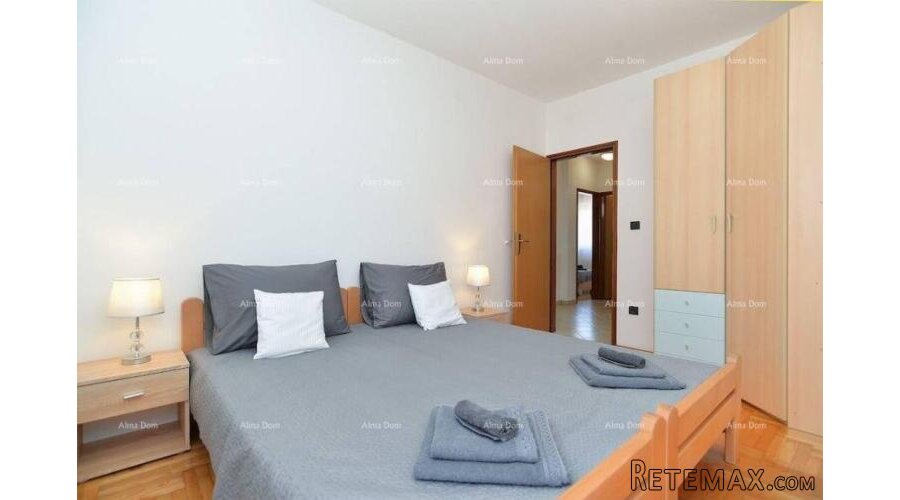 Na prodaju kuća s apartmanima u Štinjanu. - 2
