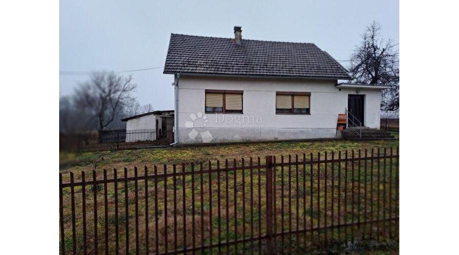 Hitno!!! Useljiva i povoljna kuća 2.5km od toplica