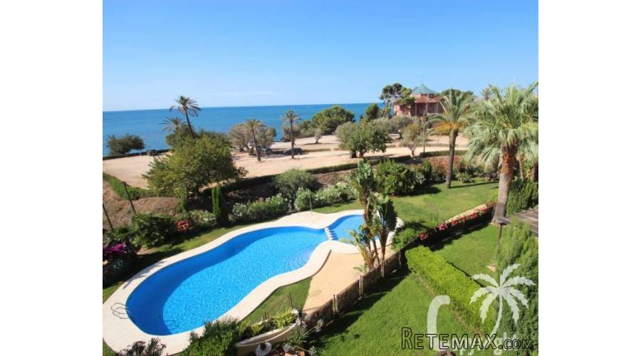 This seafront property is a perfect place to live.. - 2