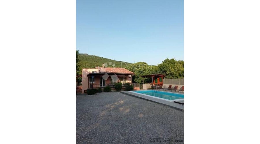 HRELJIN SAMOSTOJEĆA KUĆA SA DVA STANA