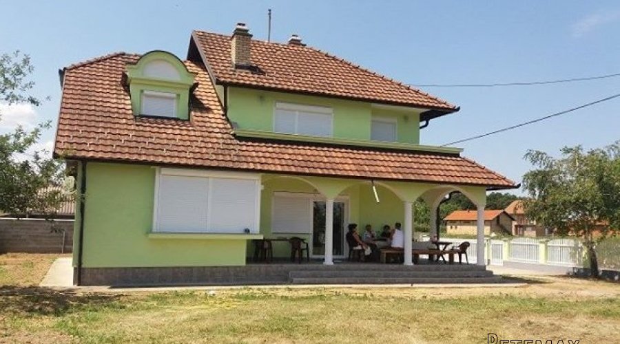 Prodajem kucu u Bijeljini