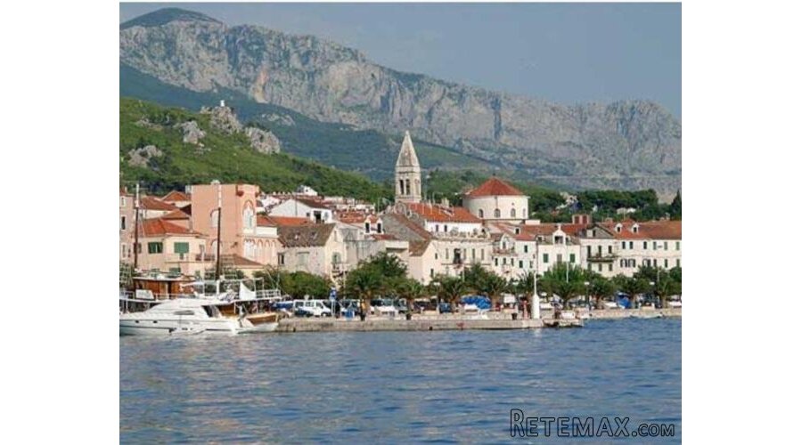 Stan u prizemlju, Makarska riva