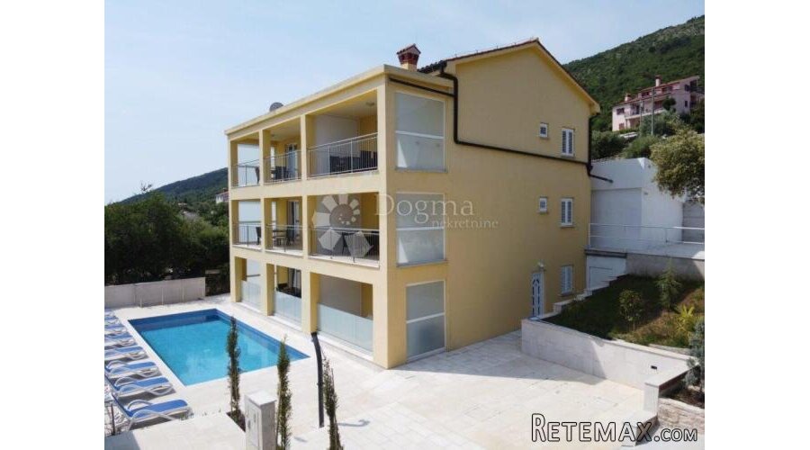 Apartmanska kuća sa pogledom na Kvarner