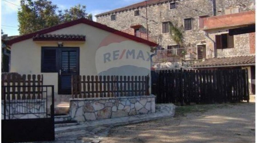 Autohtono seosko imanje sa tenis terenom - 7