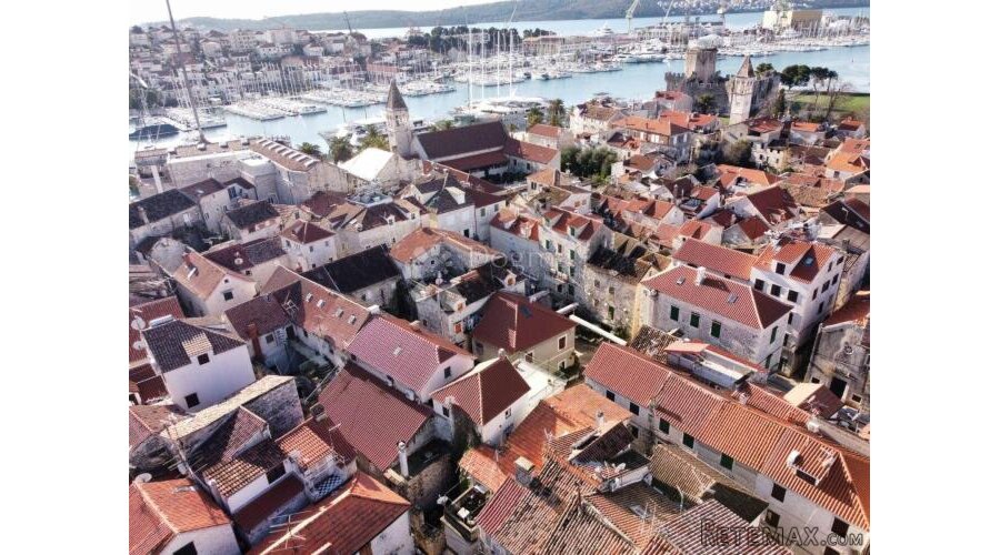 TROGIR- KUĆA U STAROJ JEZGRI GRADA - 2