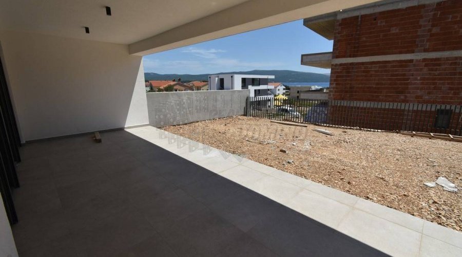 Apartman u novogradnji s okućnicom! Grad Krk! - 3