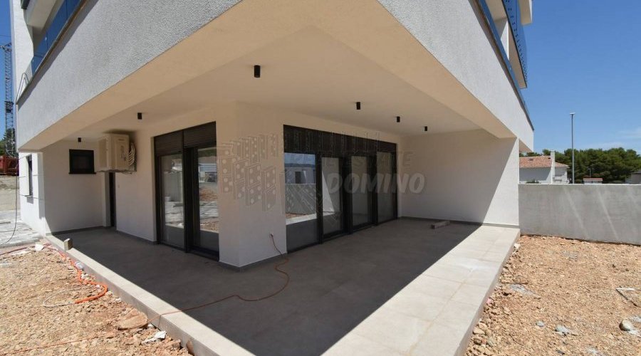 Apartman u novogradnji s okućnicom! Grad Krk! - 4