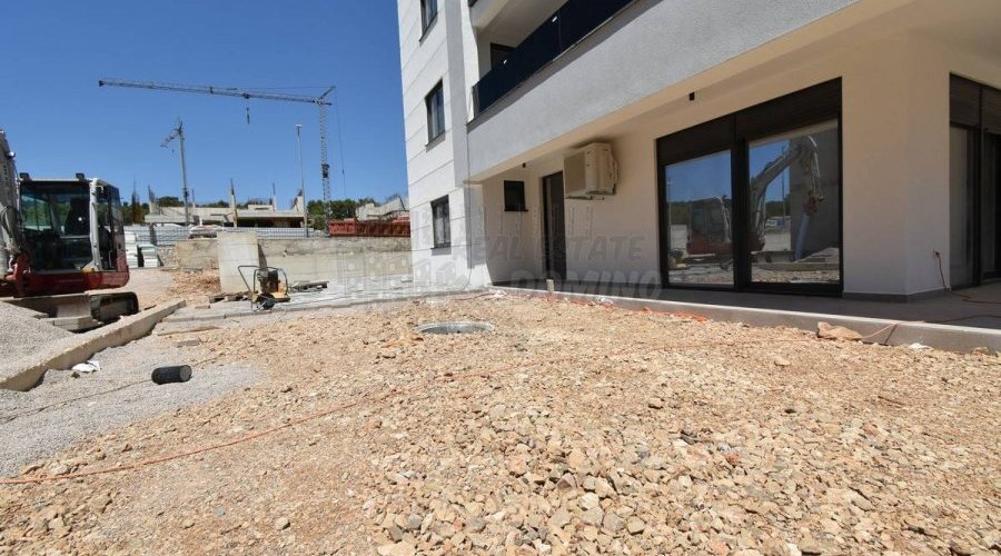 Apartman u novogradnji s okućnicom! Grad Krk! - 6