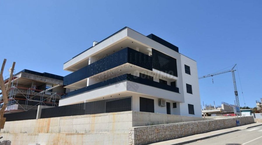 Apartman u novogradnji s okućnicom! Grad Krk! - 10