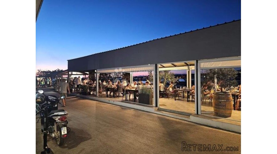 Restoran sa apratmanima, 1RED UZ MORE