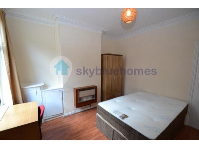 House - STUDENT LET 2015/2016. A 4 bed..