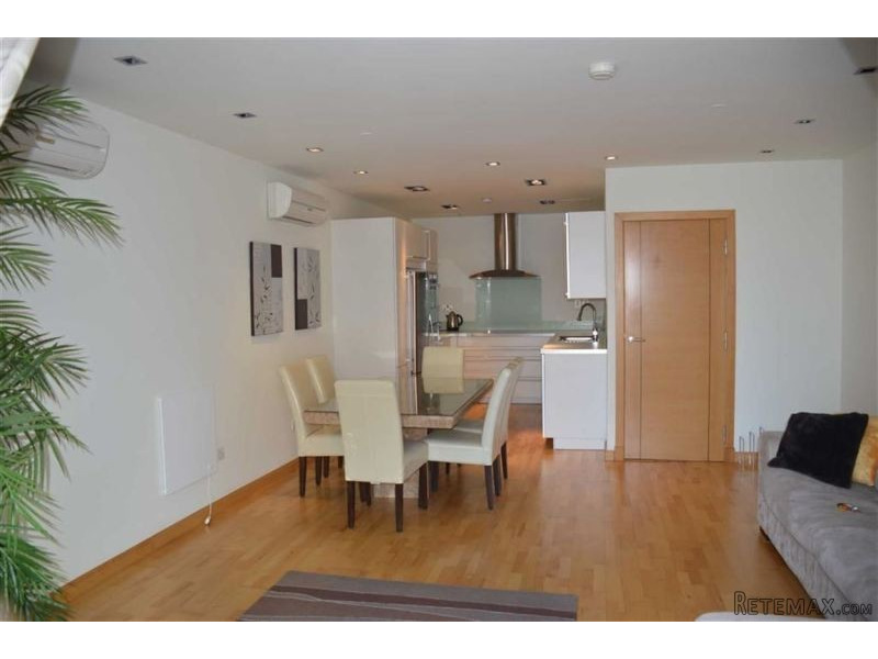 2 bed house in Ocean Village