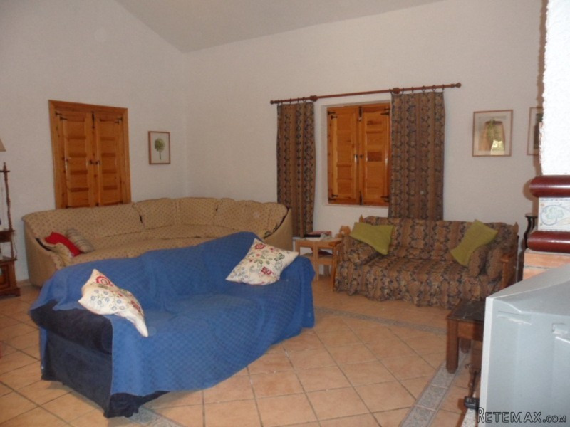 3 bedroom, 2 bathroom Finca - 2