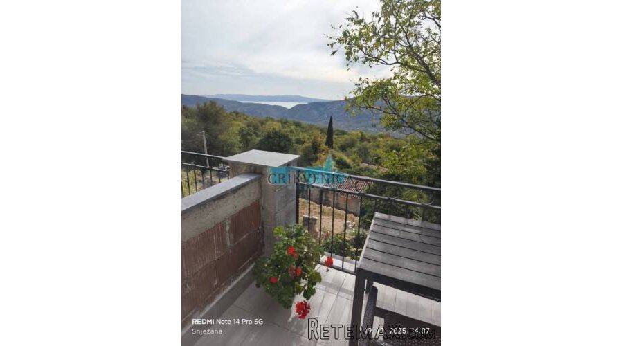 GRIŽANI APARTMAN sa okućnicom