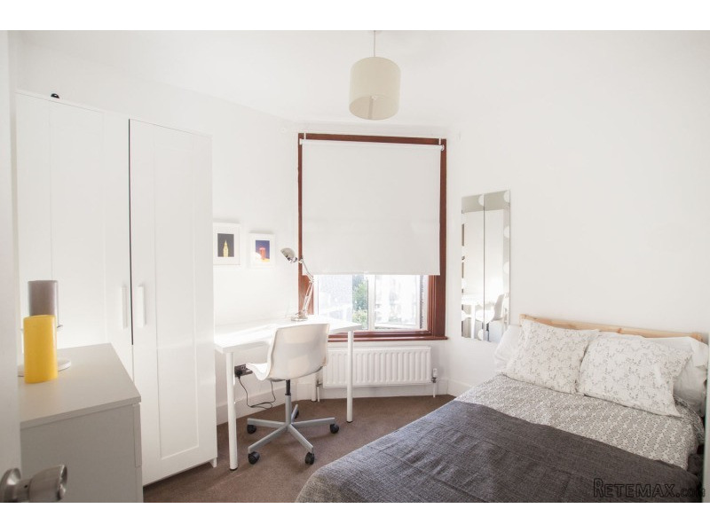 Single with double bed near Willesden..