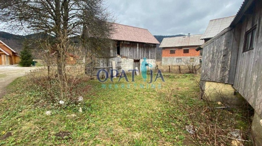 Jasenak - građevinsko zemljište sa štalom, građevinom pol.. - 2